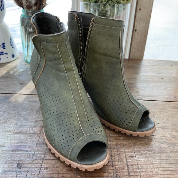 Seven 7 Ashbury Open Toe Ankle Boot - Picture 1 of 6